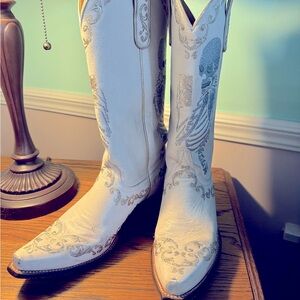Old Gringo Skeleton print boots size 8 gently worn.